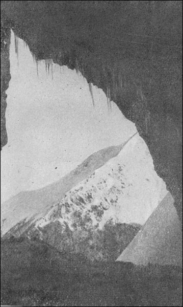Вид из грота Сигалер на Пиренеи
